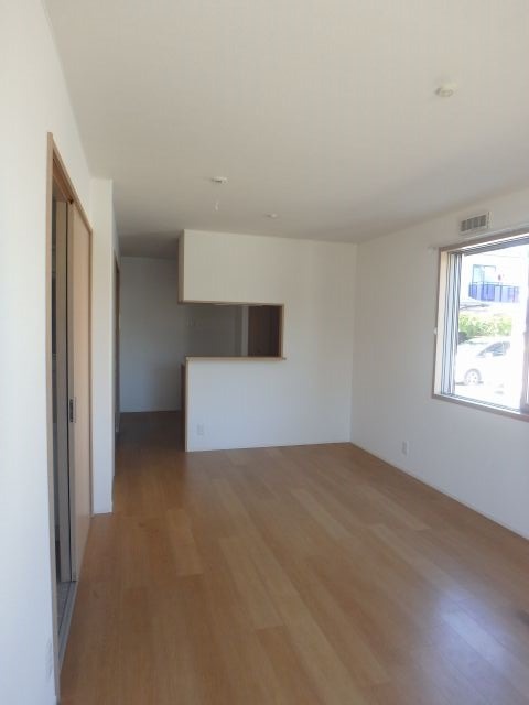 居室・リビング　反転した間取りの室内写真です