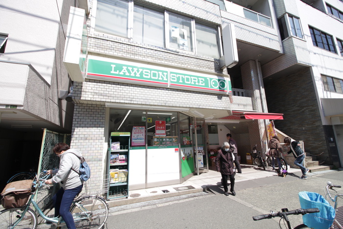 コンビニ　100円ローソン（コンビニ）まで324m