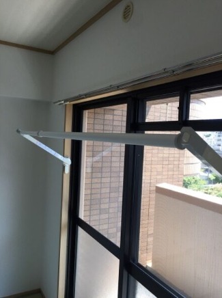 その他設備　便利な室内物干し付きです。