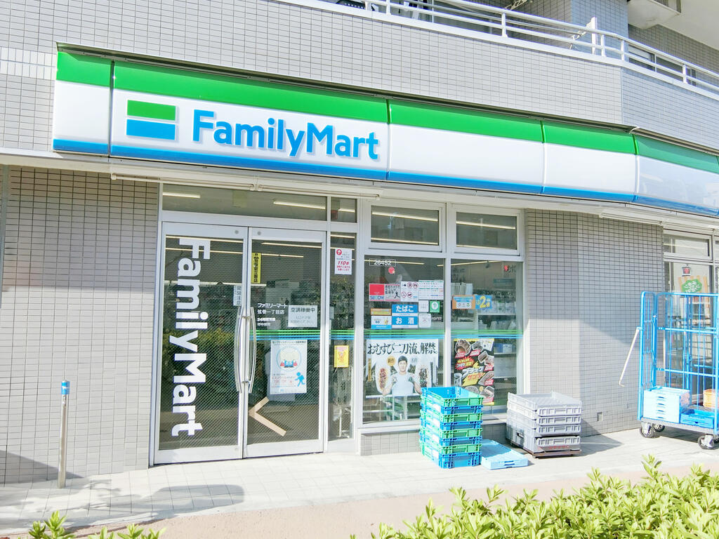 コンビニ　ファミリーマート弦巻一丁目店（コンビニ）まで317m