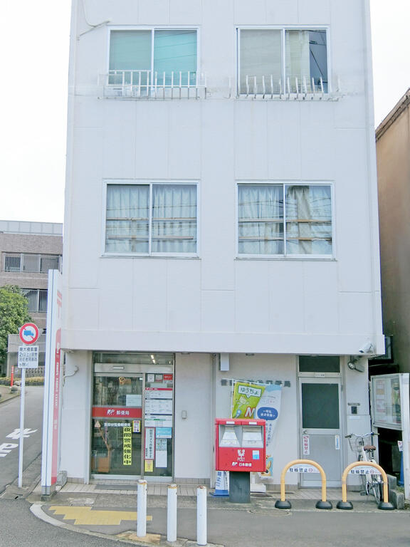 郵便局　世田谷弦巻郵便局（郵便局）まで447m