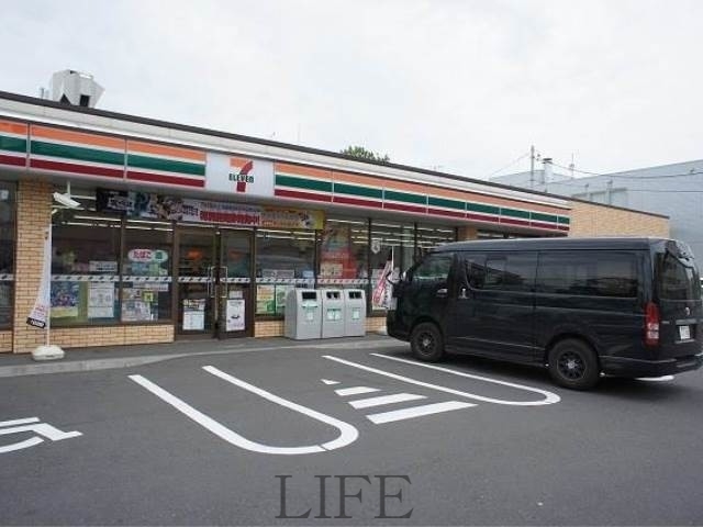 コンビニ　セブンイレブン東札幌5条店（コンビニ）まで326m
