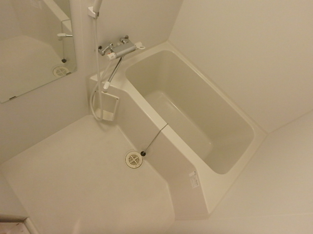 バス・シャワールーム　細部までクリーニングの行き届いたバスルーム。