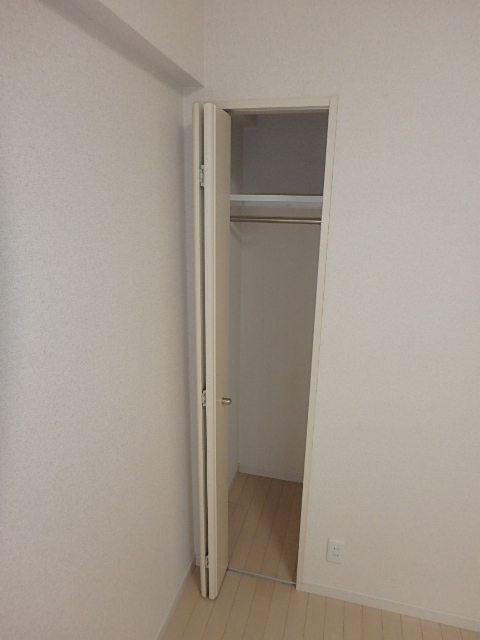 収納　奥行きもあって意外と収納力あります。