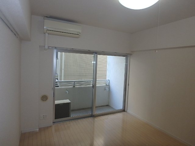 居室・リビング　床は合わせやすい色味です