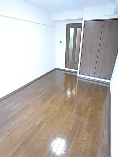 その他部屋・スペース　落ち着いた色調の寝室です