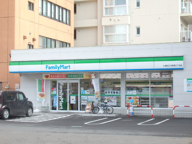 コンビニ　ファミリーマート（コンビニ）まで616m