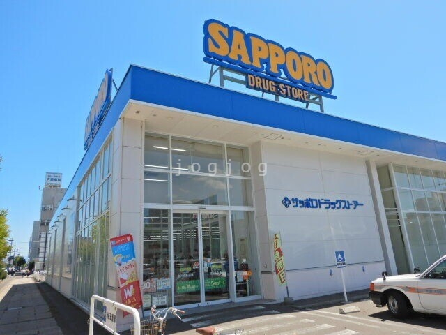 ドラックストア　サツドラ旭川4条通店（ドラッグストア）まで438m