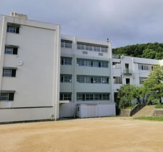 小学校　西宮市立生瀬小学校（小学校）まで4245m