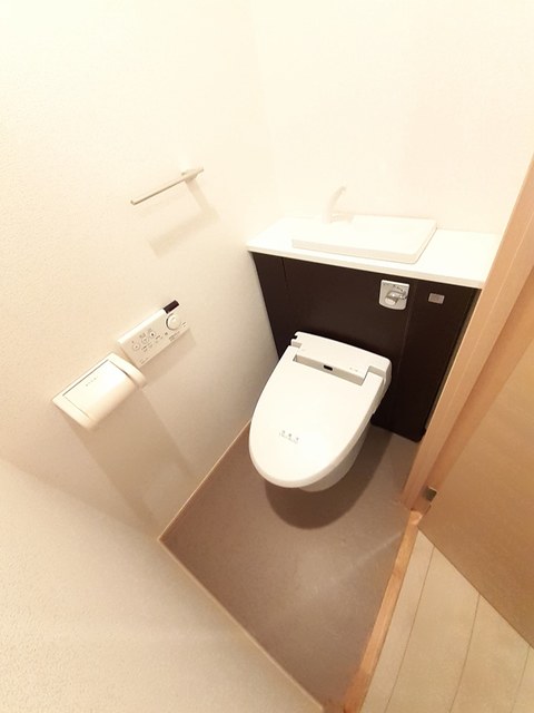 トイレ　★タンクレストイレでスッキリ★