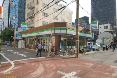 コンビニ　ファミリーマート K2梅田東店（コンビニ）まで225m