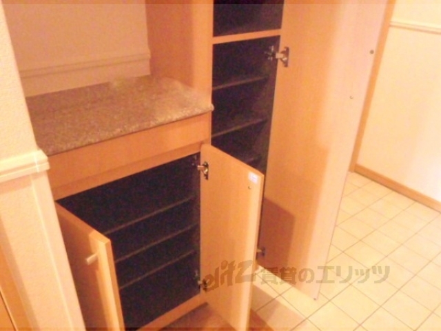 収納　たっぷり靴が入りマス