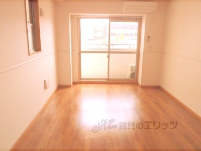 居室・リビング　広い居室部分