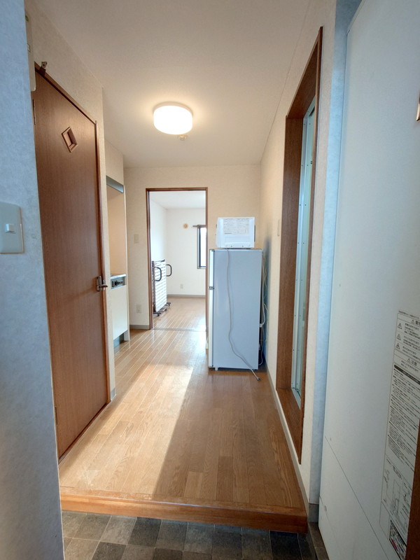 その他　他部屋写真　玄関からキッチン