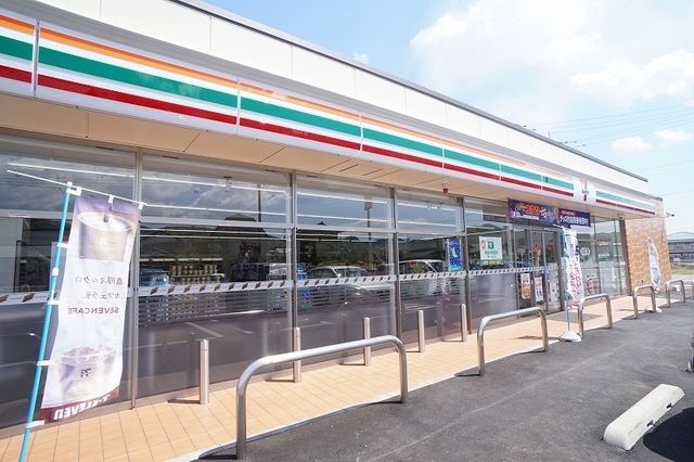 コンビニ　セブン-イレブン 桐生間ノ島店（コンビニ）まで900m