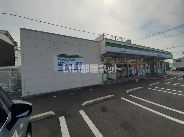 コンビニ　ファミリーマート　門司大里本町店（コンビニ）まで96m