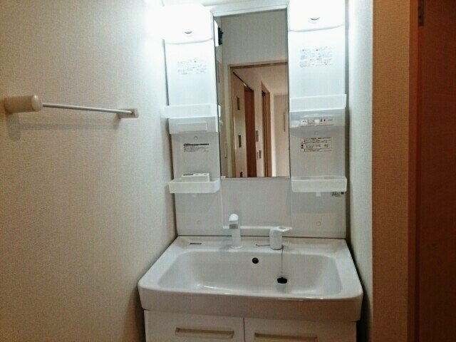 洗面設備　スペースが確保できる洗面所です