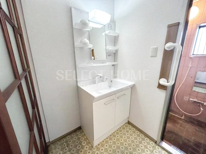 洗面設備　使いやすい独立洗面台です