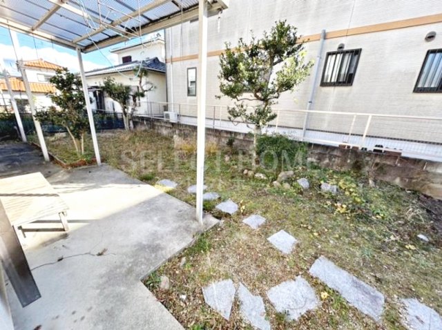 庭　お庭で自由な時間を過ごせます