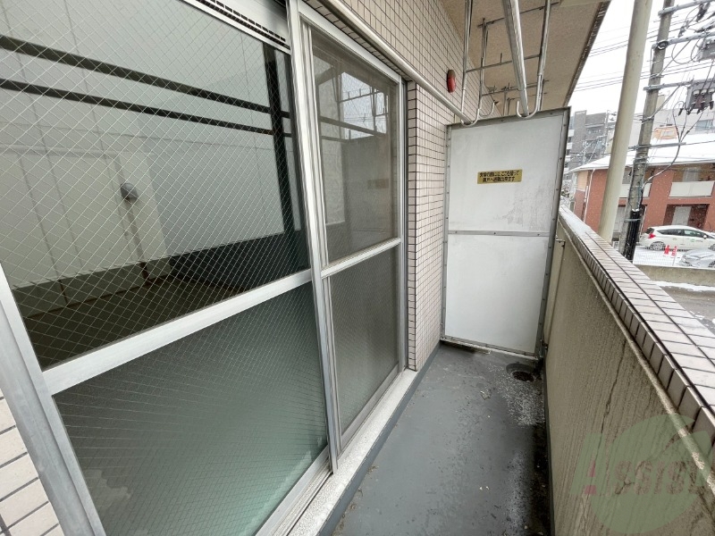 バルコニー　バルコニーは幅もしっかりあって洗濯物がはかどりそうですね。