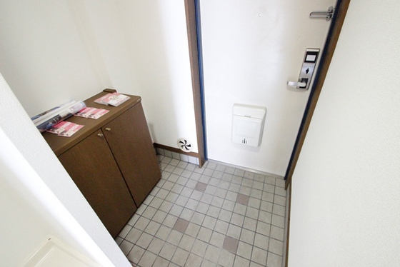 玄関　※別部屋の写真です