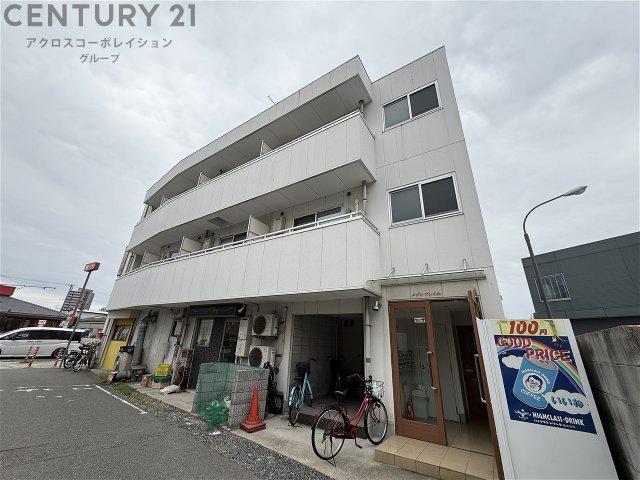 建物外観　オートロックで外部の人間が簡単に出入りできないため安心です。