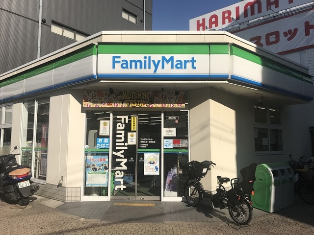 コンビニ　ファミリーマート京屋三国ヶ丘駅前店（コンビニ）まで588m