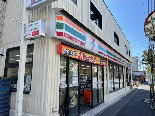 コンビニ　セブンイレブン（コンビニ）まで157m