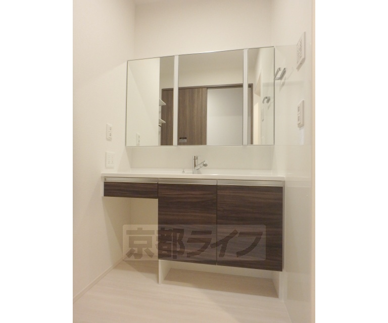 洗面設備　独立洗面台です。