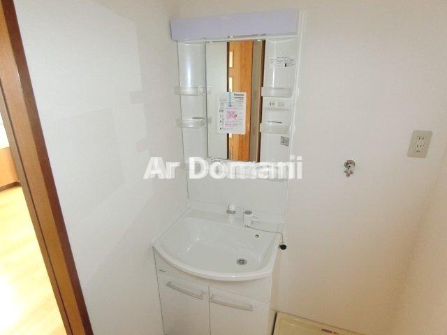 居室・リビング　反転タイプのお部屋の写真です。