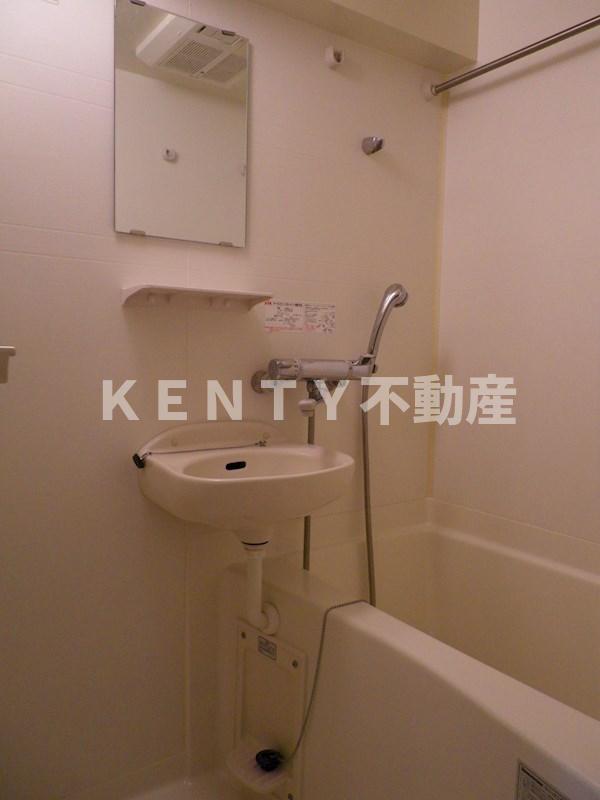 バス・シャワールーム　コンパクトで使いやすいお風呂です