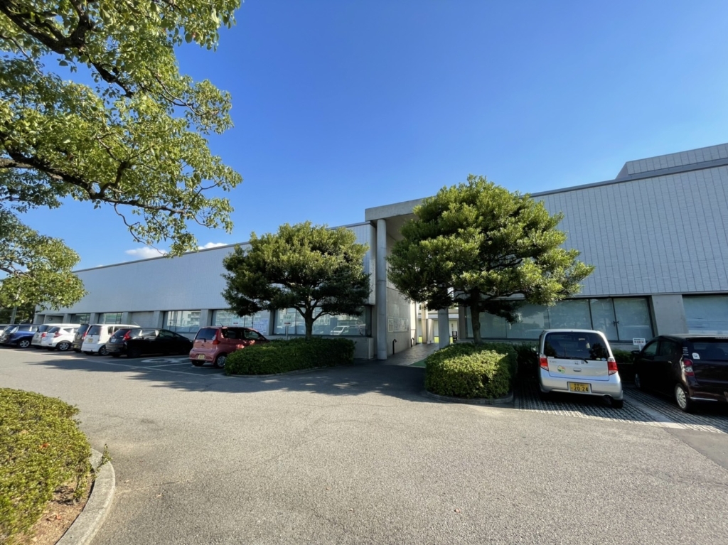 図書館　新居浜市立別子銅山記念図書館（図書館）まで670m