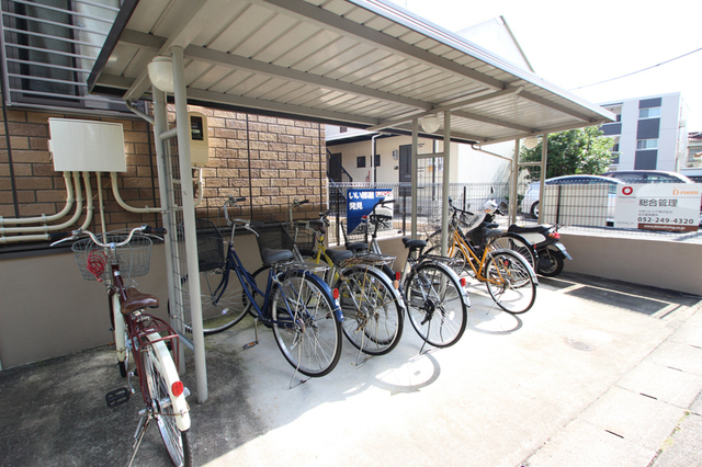 その他共有部分　大切な自転車を雨風から守ります