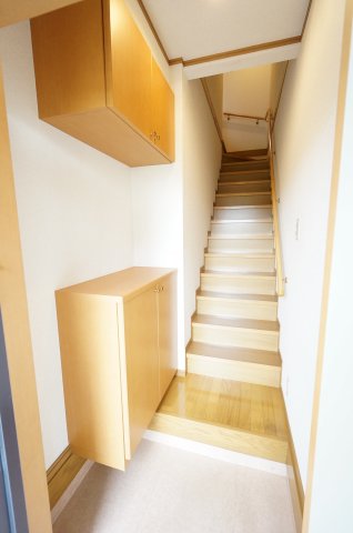 玄関　※同タイプの写真になります。