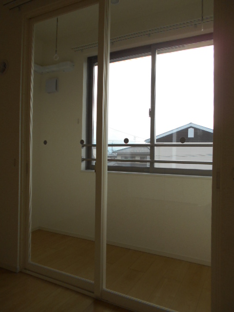 バルコニー　西面サンルーム（１．５畳）・照明設備あり