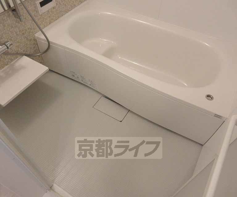 バス・シャワールーム　１坪サイズの大きなお風呂です！