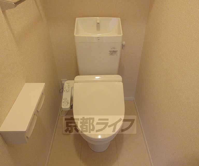 トイレ　温水洗浄便座付きです。