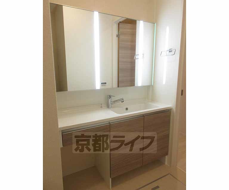 洗面設備　人気の高いワイド洗面台です！