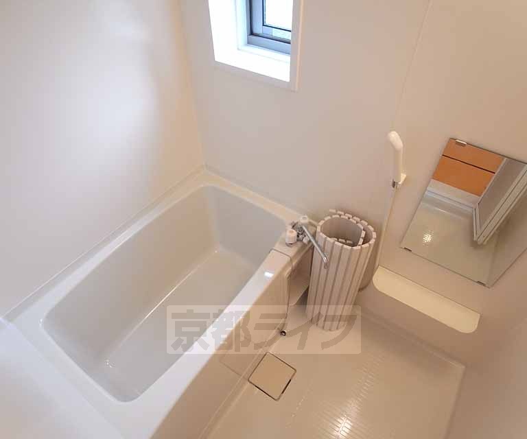 バス・シャワールーム　お部屋によっては窓付きとなります。