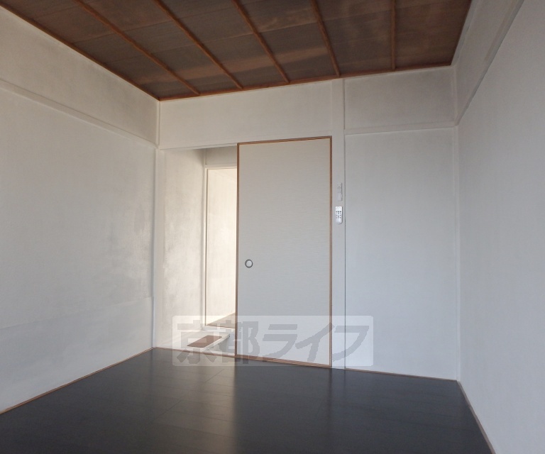 居室・リビング　クロスやフローリングが綺麗な洋室です。