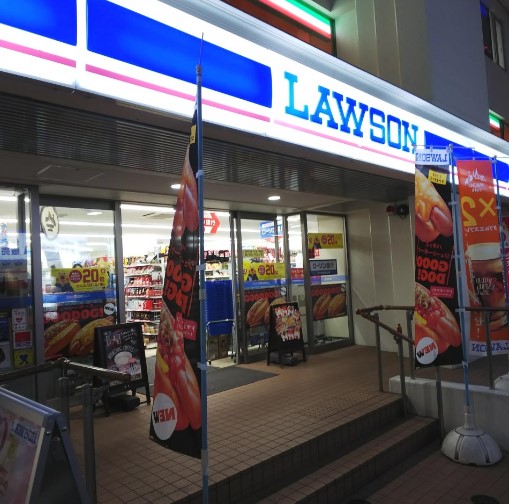 コンビニ　ローソン 蕨駅東口店（コンビニ）まで520m