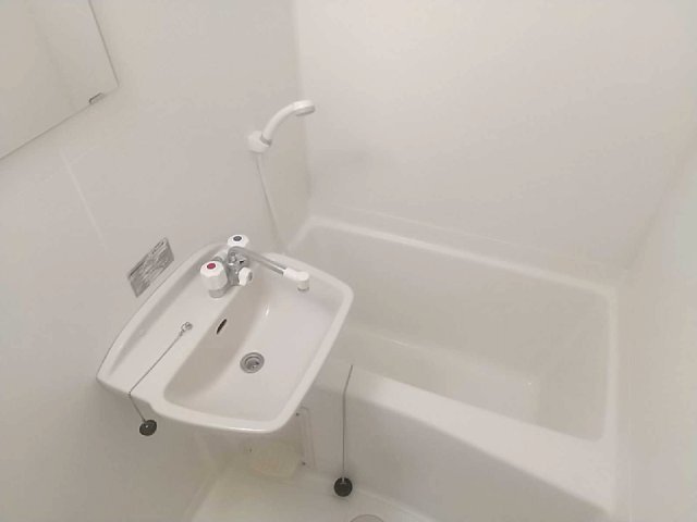 バス・シャワールーム　※設備・仕様は現況と異なる場合があります。