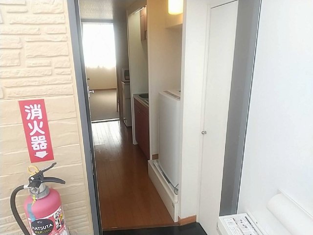 玄関　※設備・仕様は現況と異なる場合があります。