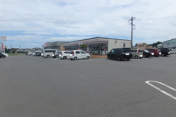 コンビニ　セブンイレブン常陸大宮石沢店（コンビニ）まで372m