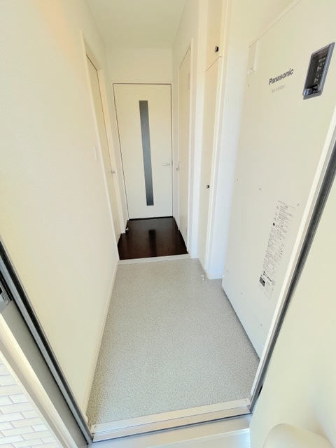 玄関　写真は同間取り別室です