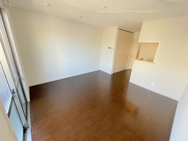 居室・リビング　写真は同間取り別室です