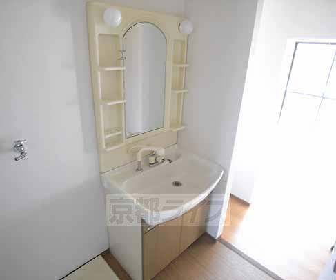 洗面設備　大きい洗面所です