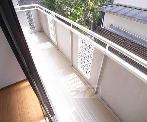バルコニー　ベランダも広めです
