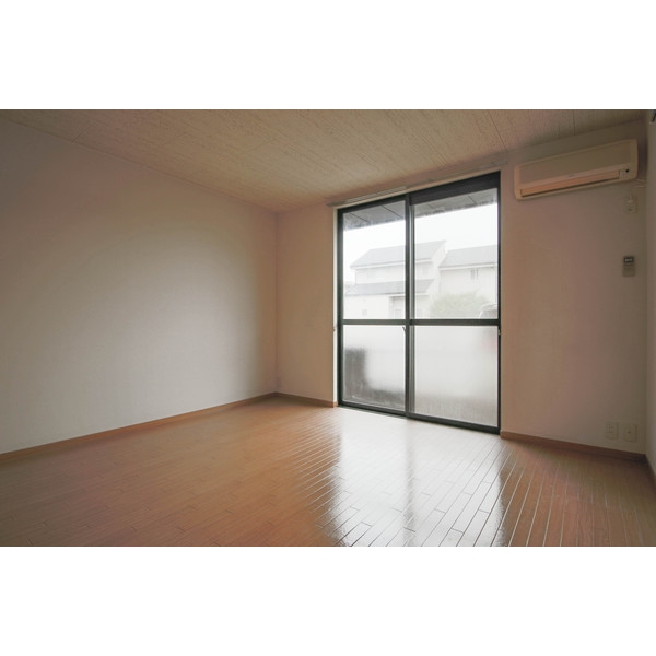 居室・リビング　同じ建物の別のお部屋