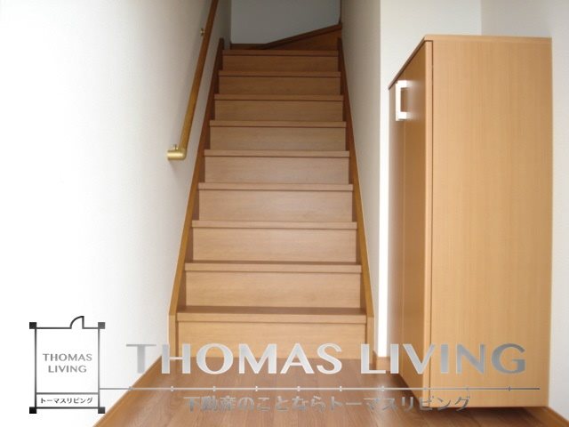 玄関　来客の際にリビングの様子を隠して頂けます。